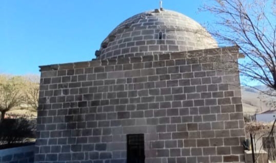7,5 asırlık türbe restore edildi