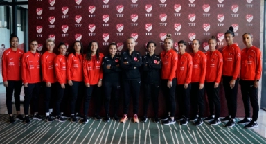 A Milli Kadın Futbol Takımı, basın mensupları ile buluştu