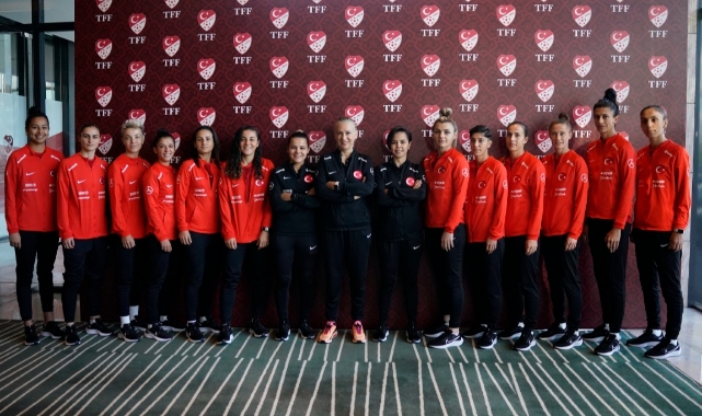 A Milli Kadın Futbol Takımı, basın mensupları ile buluştu