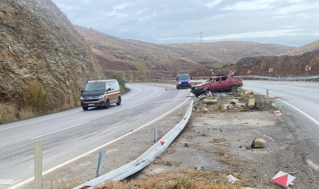 Afyonkarahisar'da otomobil refüje çarparak devrildi
