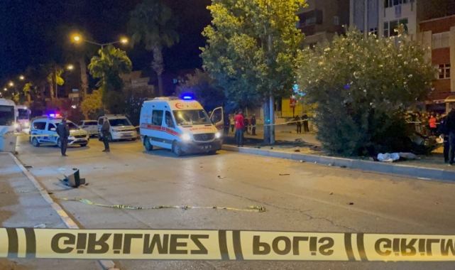 Ağaca çarpan otomobil ikiye bölündü: 3 ölü, 2 yaralı