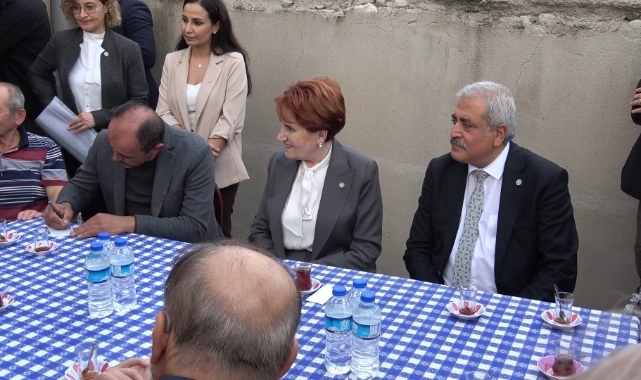 Akşener, gözleme yapan kadınlarla buluştu
