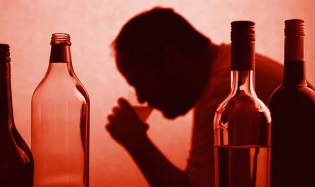 Alkol komasından öldü