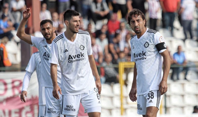 Altay, ligin dibine demir attı