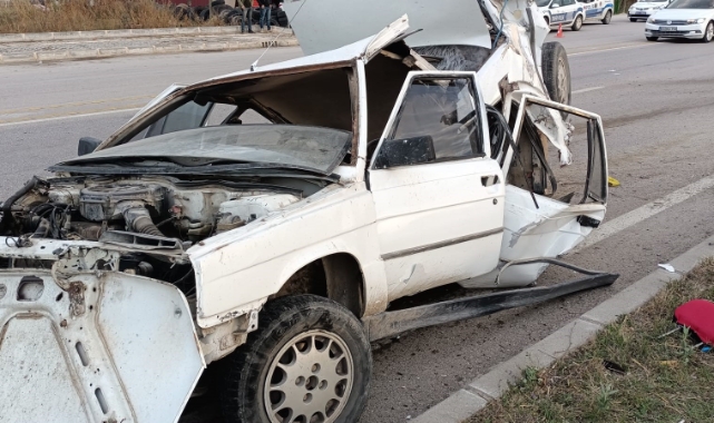 Amasya’da kazada otomobil hurdaya döndü: 2 yaralı