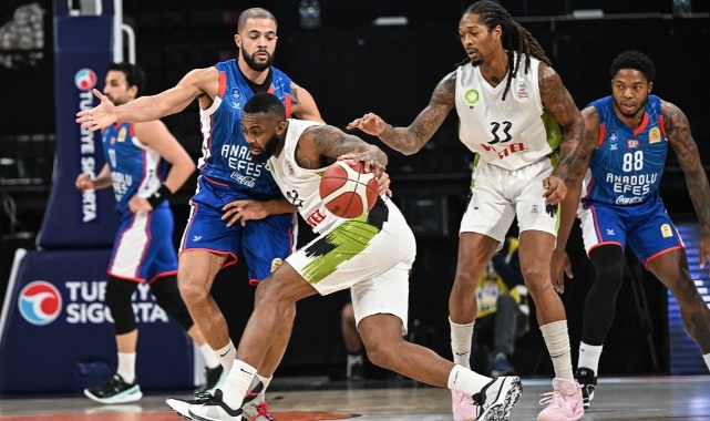 Anadolu Efes'ten Manisa'ya 20 sayı fark