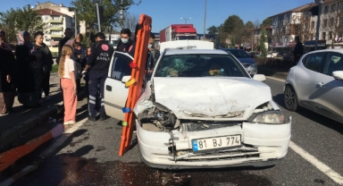 Ani fren yapan cipe otomobil çarptı: 8 yaralı