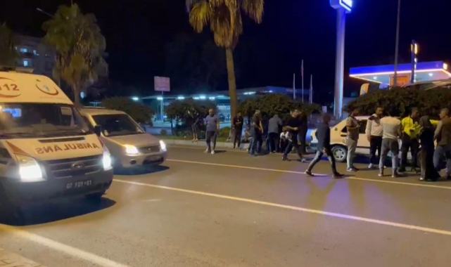 Antalya’da iki otomobil çarpıştı!
