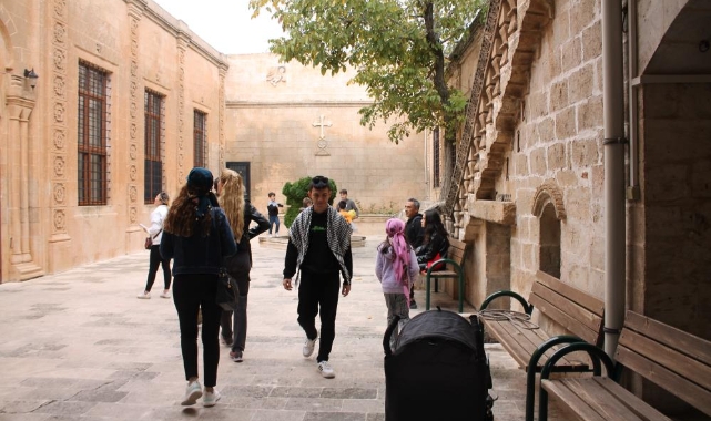 Ara tatilde turistlerden tarihi yapılara yoğun ilgi