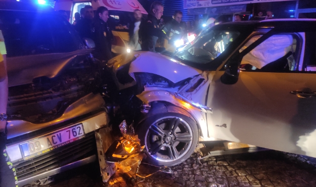 Aydın'da trafik kazası: 1'i polis 3 yaralı