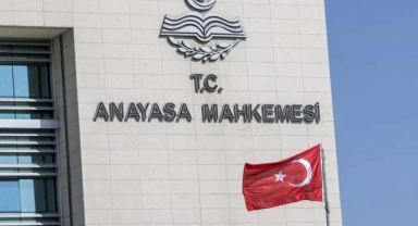 AYM'den dezenformasyon yasası kararı