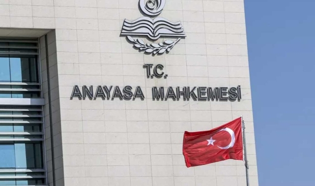 AYM'den dezenformasyon yasası kararı
