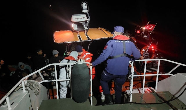 Ayvalık’ta 29 düzensiz göçmen kurtarıldı