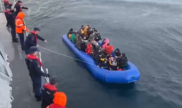 Ayvalık’ta 56 göçmen Sahil Güvenlik'ten kaçamadı