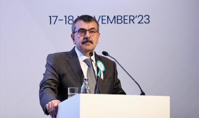 Bakan Tekin: "Değişime ayak uydurmak durumundayız"