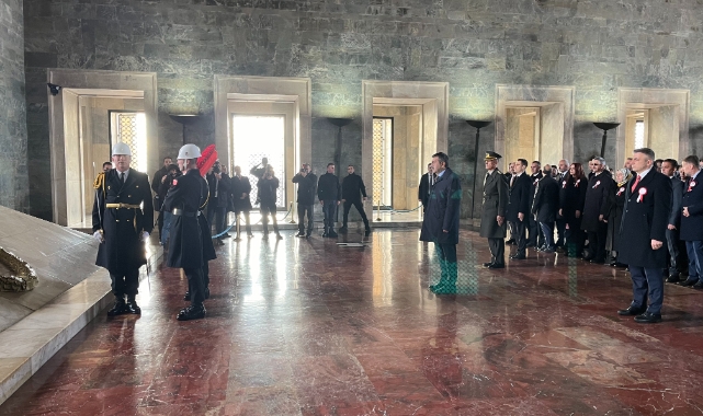 Bakan Tekin öğretmenlerle birlikte Anıtkabir'i ziyaret etti
