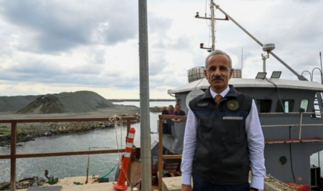Bakan Uraloğlu: İskenderun Limanında depremin yaralarını hızla siliyoruz