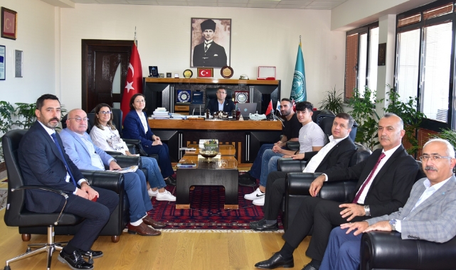 Balıkesir Üniversitesi Rektörü Filistinli Öğrencilerle buluştu