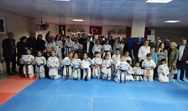 Bandırmalı karateciler kemer ve sertifikalarını törenle aldı