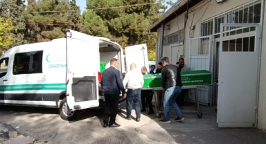Bariyerlere çarpan motosikletteki çift öldü