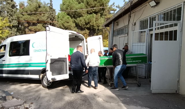 Bariyerlere çarpan motosikletteki çift öldü