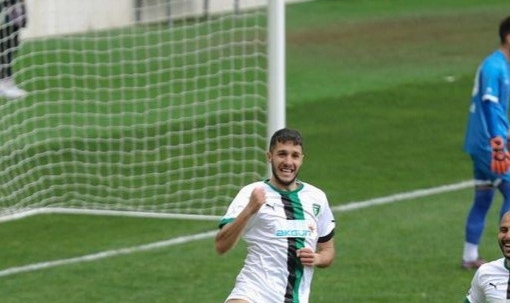 Başarılı futbolcu 6 ay sonra sahalara geri döndü