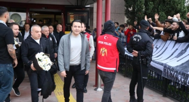 Beşiktaş kafilesi, Samsun’da çiçeklerle karşılandı