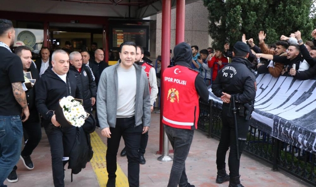 Beşiktaş kafilesi, Samsun’da çiçeklerle karşılandı