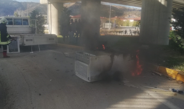 Beyaz eşya yüklü kamyonette yangın çıktı
