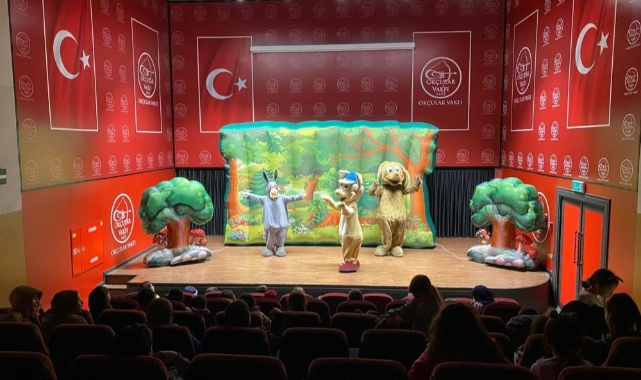 Beyoğlu’nda öğrenciler tatil tiyatrosu ile doyasıya eğlendi
