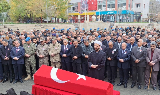 Bitlis şehidini son yolculuğuna uğurladı