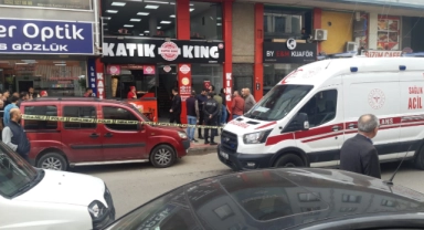 Boşandığı eşini restoranda yemek yerken öldürdü!