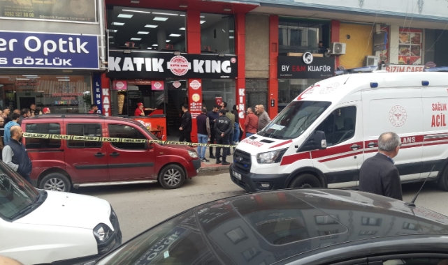 Boşandığı eşini restoranda yemek yerken öldürdü!