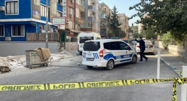 Boşanma aşamasındaki eşini sokak ortasında vurdu