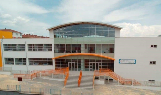 Bozüyük'te öğretmen bir velinin saldırısına uğradı