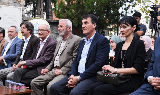 Bu kütüphanede 700 yıllık şiir mirası var