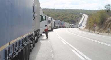 Bulgaristan sınırında kilometrelerce TIR kuyruğu