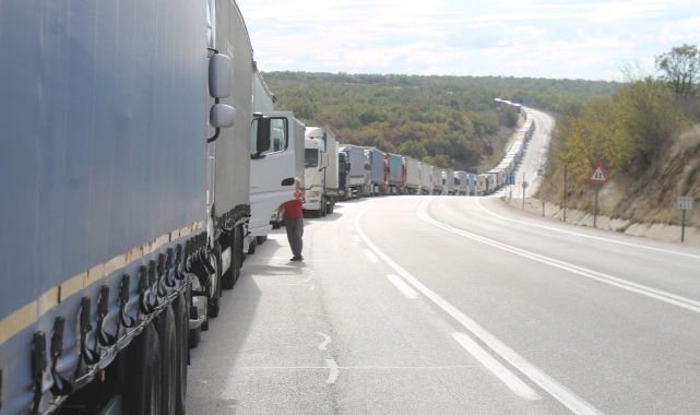 Bulgaristan sınırında kilometrelerce TIR kuyruğu