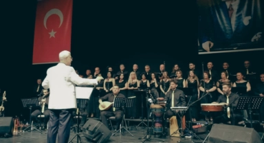 Bursa'da Cumhuriyetin 100. yılında Türk Halk Müziği konseri
