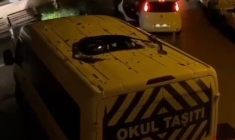 Bursa'da fırtınadan servis minibüsü de nasibini aldı