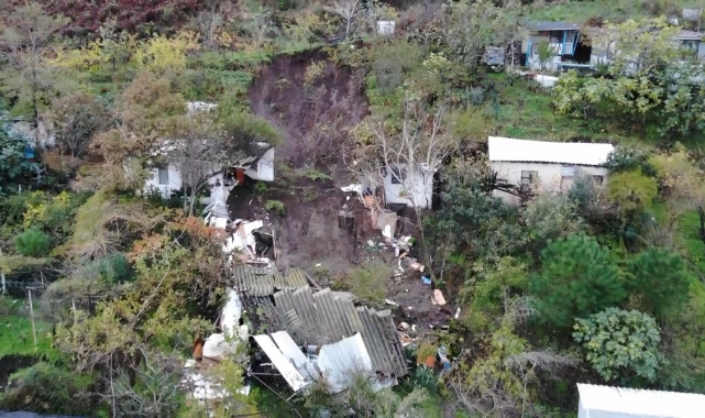 Bursa’da heyelan 2 evi yuttu
