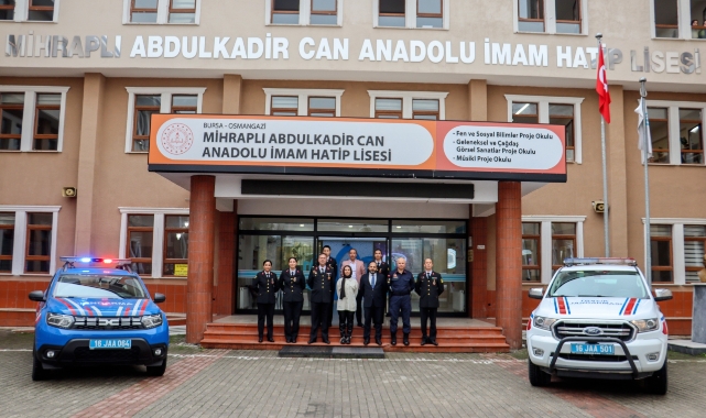 Bursa'da jandarmadan şehit kızına öğretmenler günü sürprizi