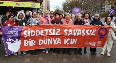 Bursa'da kadınlar şiddete karşı yürüdü