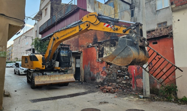 Bursa'da metruk binalar bir bir yıkılıyor