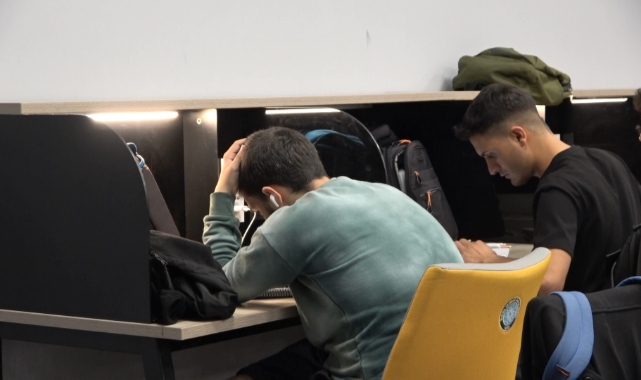 Bursa'da öğrenciler kütüphanede sabahladı
