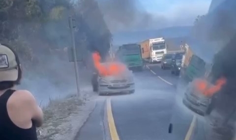 Bursa’da otomobil alev alev yandı
