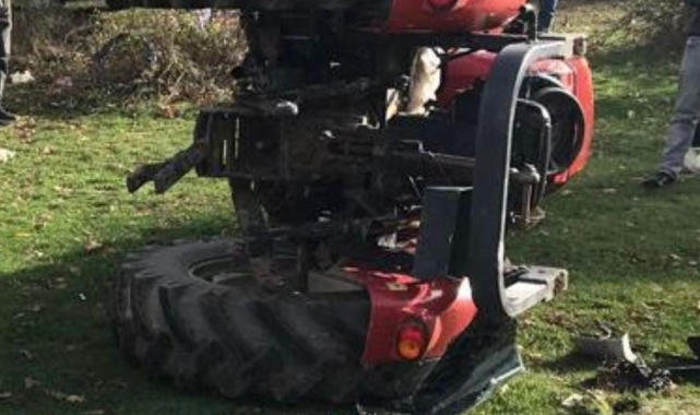 Bursa'da park halindeki araca traktör çarptı!