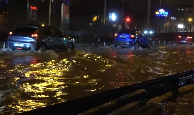 Bursa'da sağanak yağış ve dolu, hayatı olumsuz etkiledi