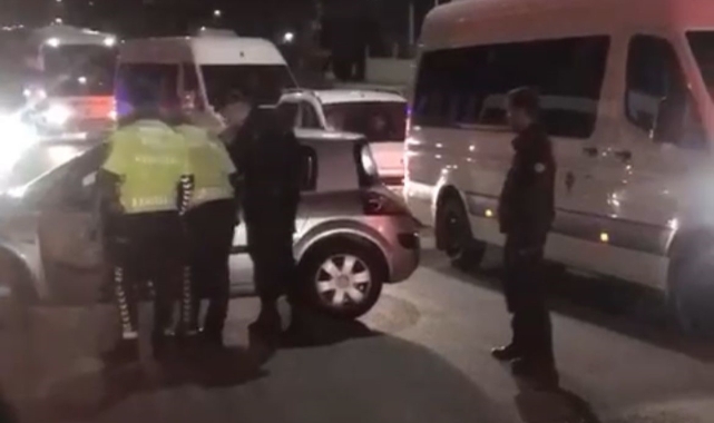 Bursa'da seyir halindeki araçta uyudu! Trafiği felç etti