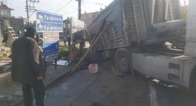 Bursa'da TIR kanala düştü